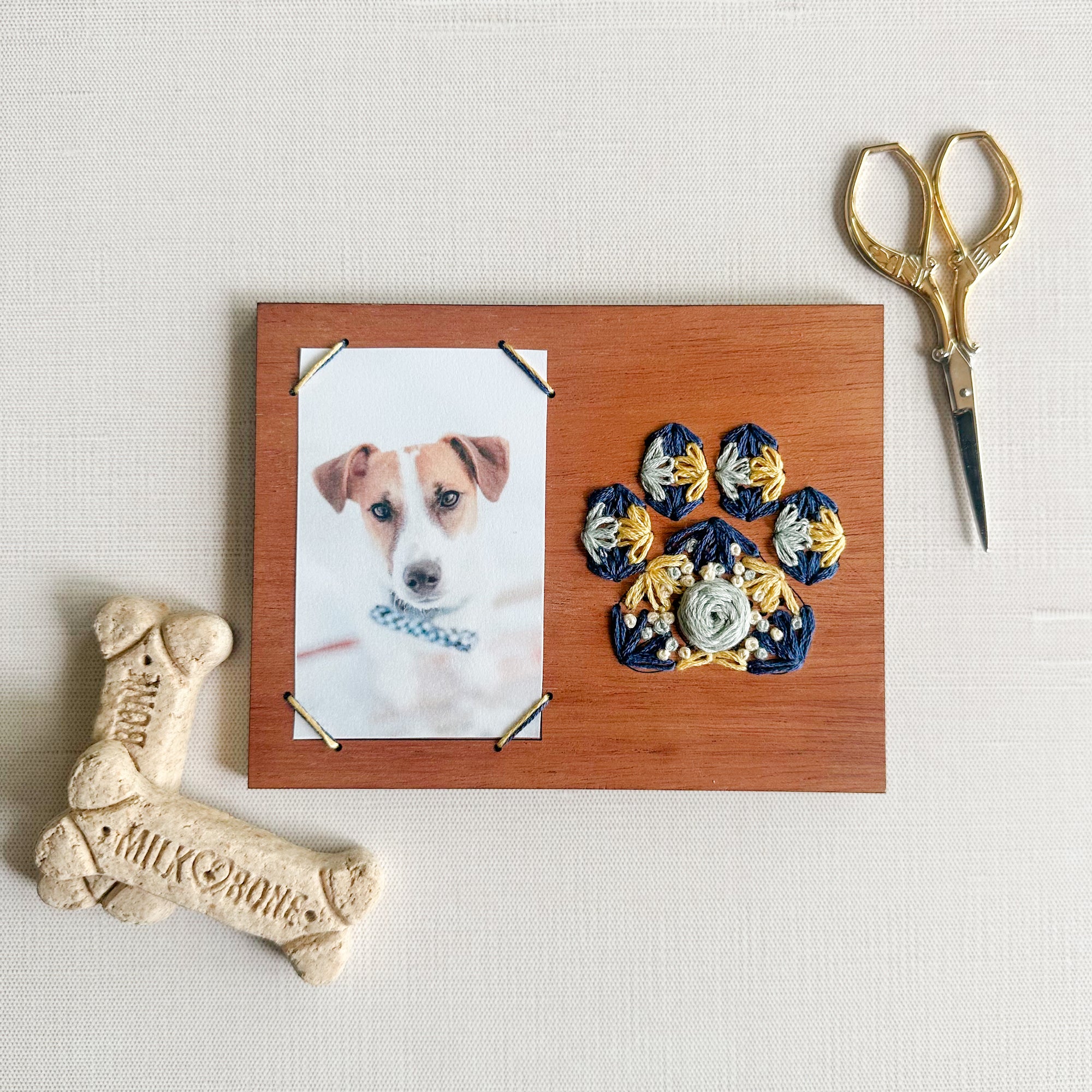 Landscape Pretty Paws Embroidered Instant Photo Frame